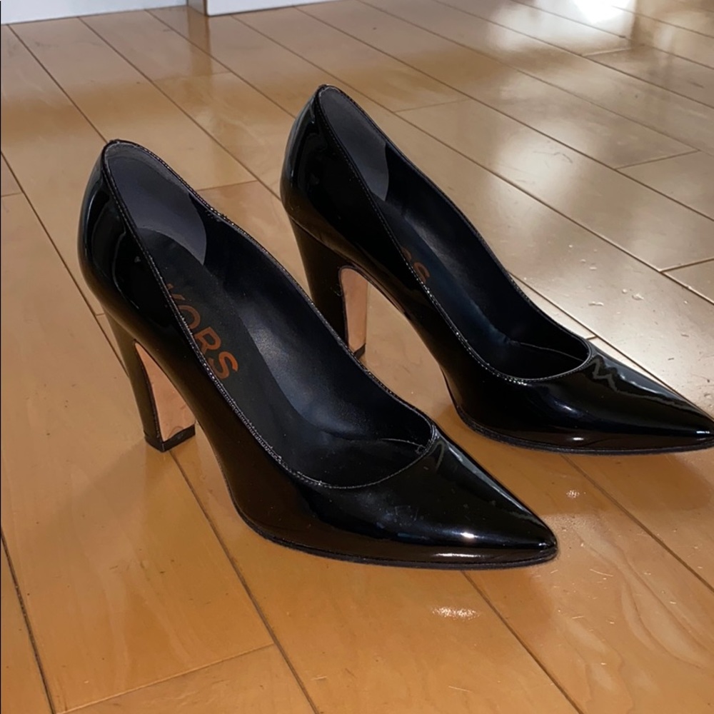 Black patent leather pumps